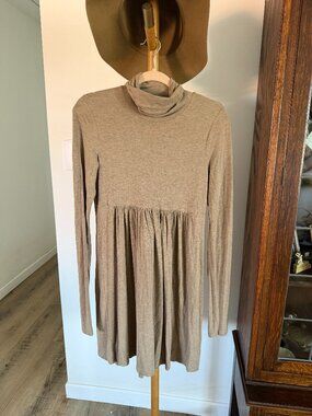 Theory short turtleneck dress size Large beige short